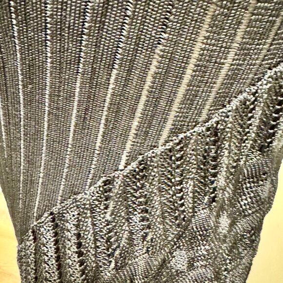 Guess| woman's | Hi-Lo skirt. - Picture 5 of 5